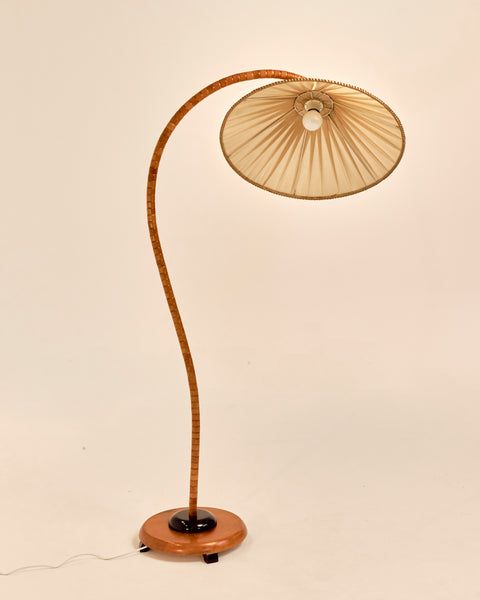 Swedish Pine Floor Lamp with Organic Curved Form by Markslöjd